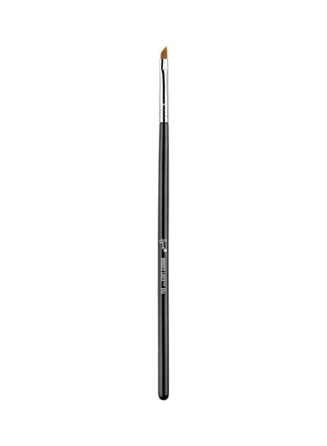 E06 Winged Liner Brush Multicolour