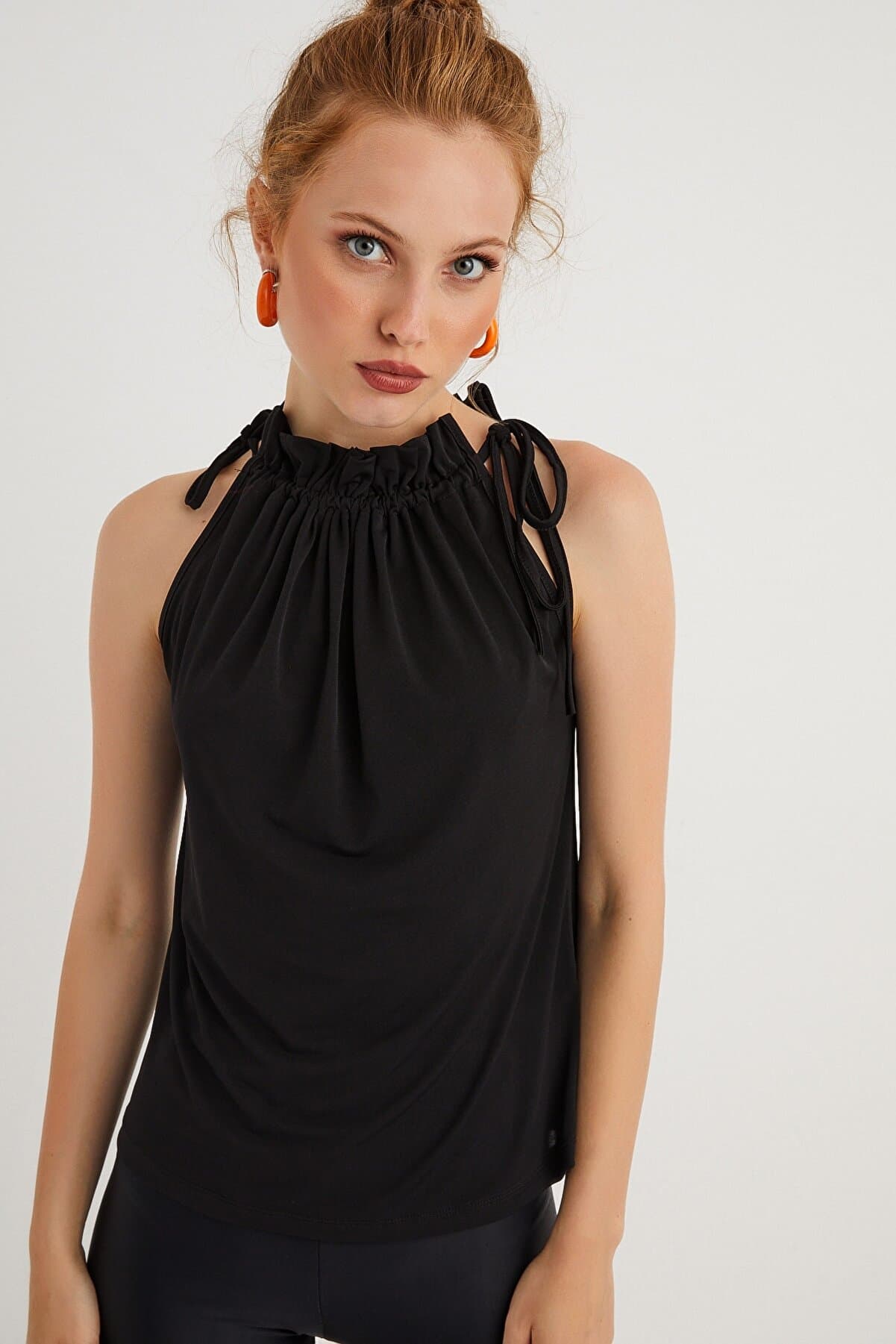 Women's Black Ruffle Collar Sleeveless Blouse BTH01