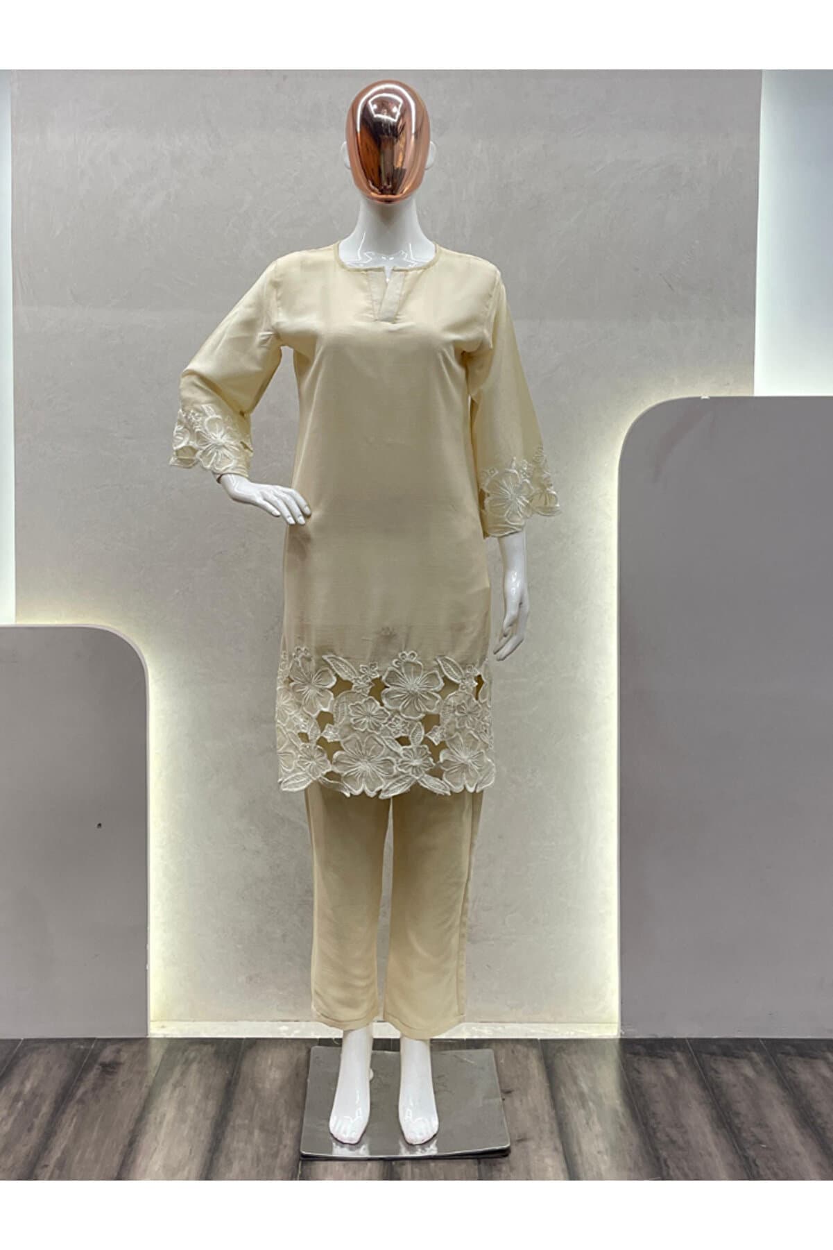 White Chinon Embroidery Top Pant - HRT5319 | White-Size:L-40-Inches