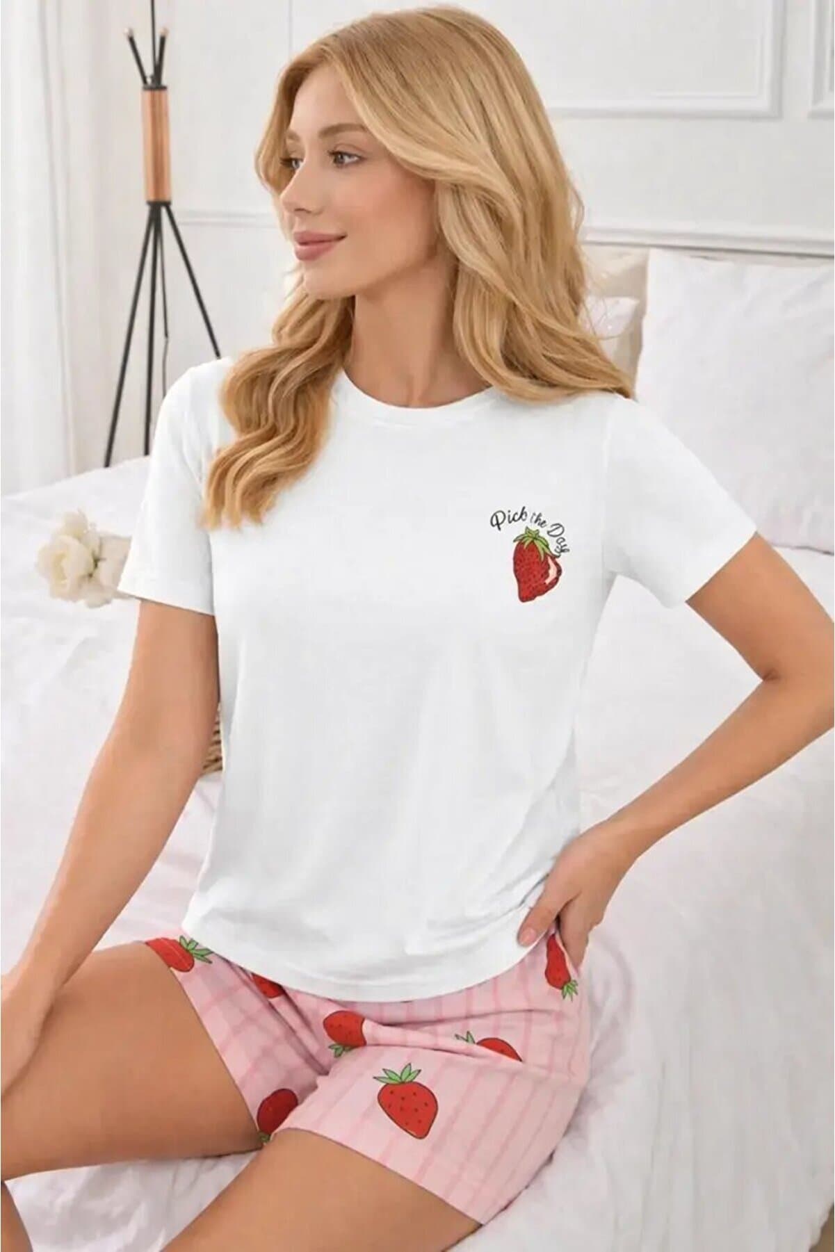 Strawberry Patterned Women's Shorts Pajama Set – Basic T-Shirt with Embroidery Detail & Comfortable Summer Loungewear