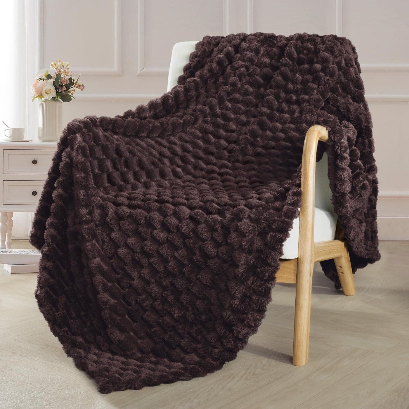 Exclusivo Mezcla Extra Large Fleece Throw Blanket for Couch 50x70 Inches Stylish Jacquard Soft Throw Blanket Fuzzy Cozy Lightweight for All Season Coffee