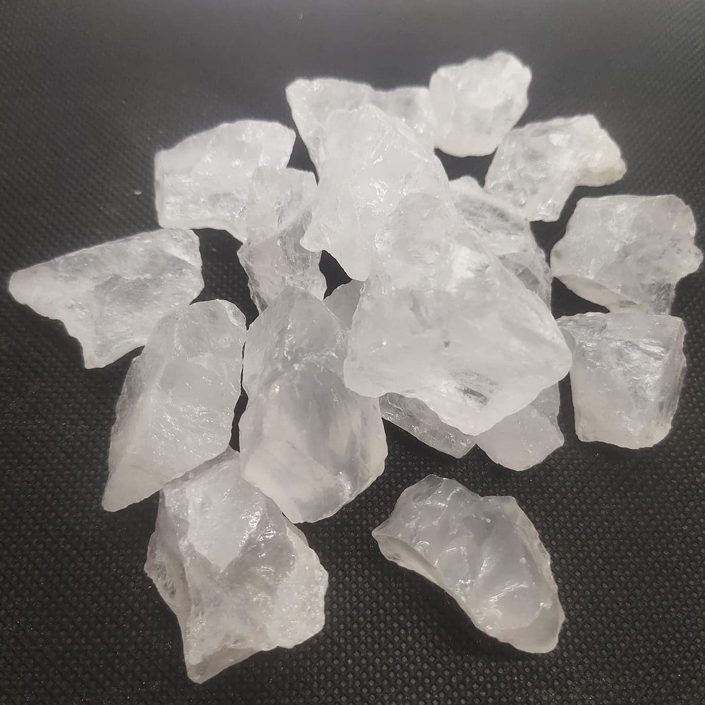 YUWIXMOX 250g White Quartz Rough Stones Bulk White Quartz Crystal Raw Natural Crystals StonesRocks for Cabbing Polishing Wire Wrapping Healing ReikiJewelry MakingAquarium Decoration White