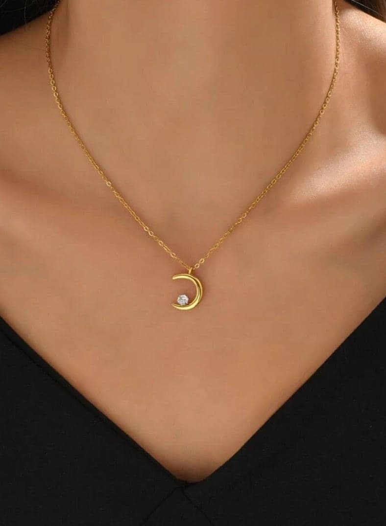 Elegant Women’s Necklace Made Of Stainless Steel Coated With Gold In A Modern And Chic Design