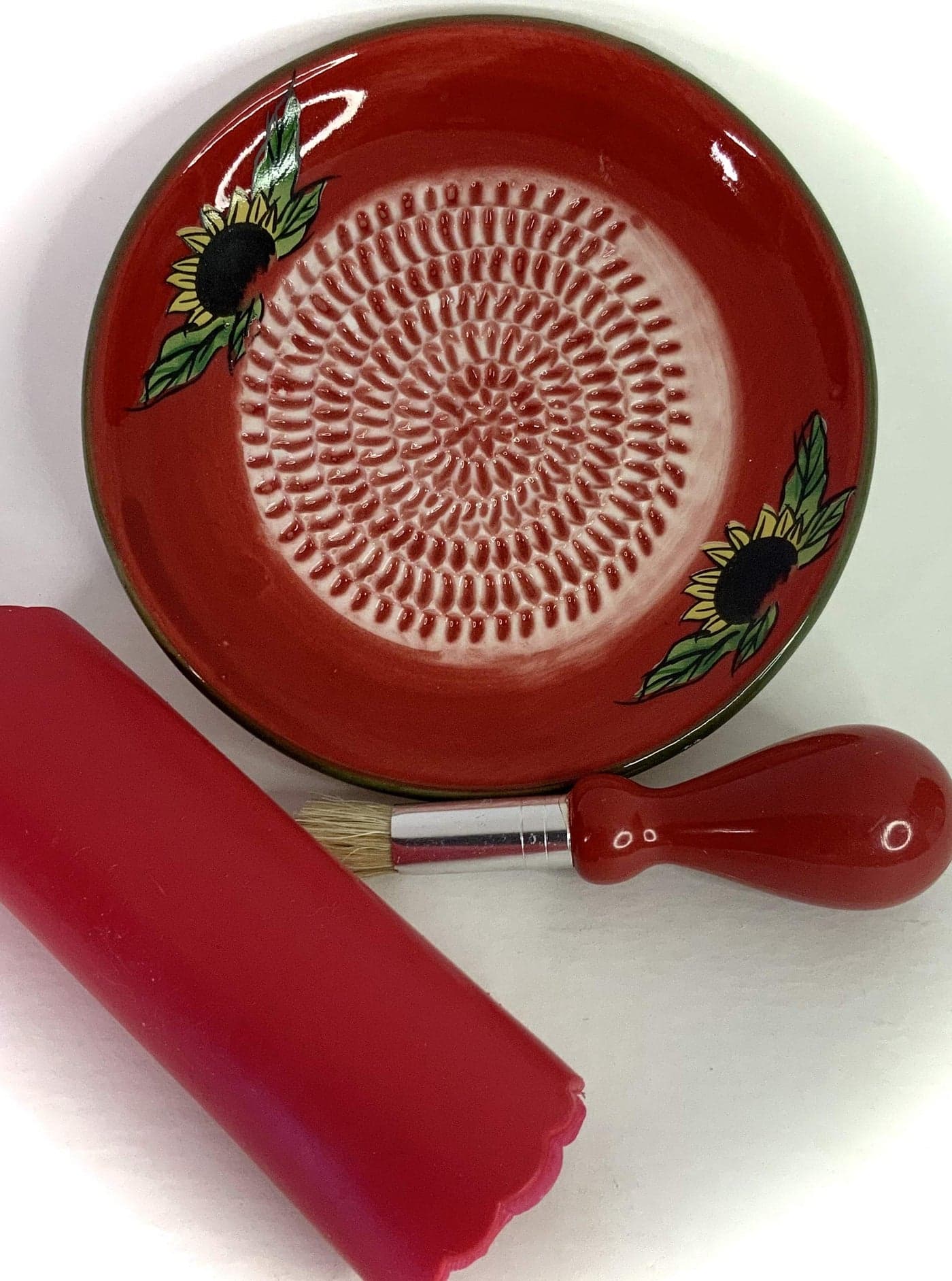 BonCera Allinone 4pcs Premium Ceramic Garlic Grater Set HandMade Red Sunflower Design Grater Plate wGarlic Peeler Gathering Brush Display Stand Its also grating Turmeric Ginger and more