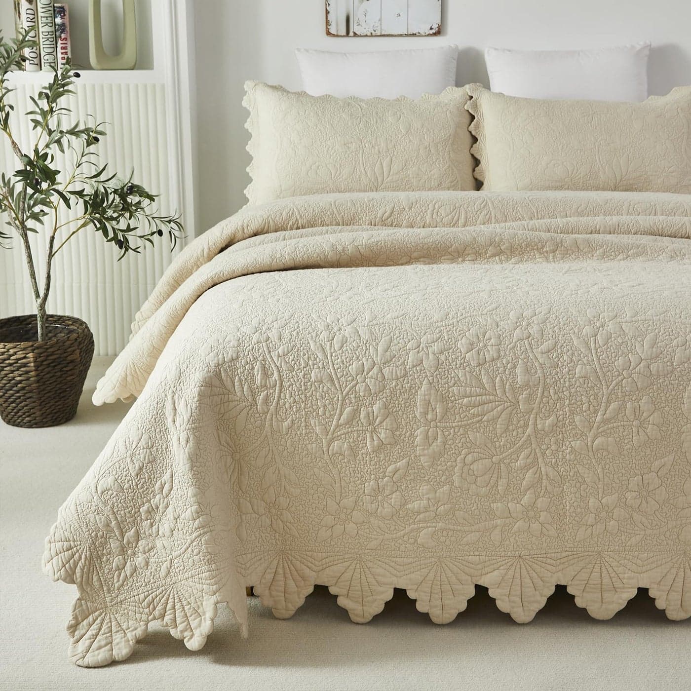 Brandream Beige Quilts Queen King Size Cotton Farmhouse Matelasse Coverlet Scalloped Edge Bedspreads Luxury Quilt Bedding Set 3Piece 98x106