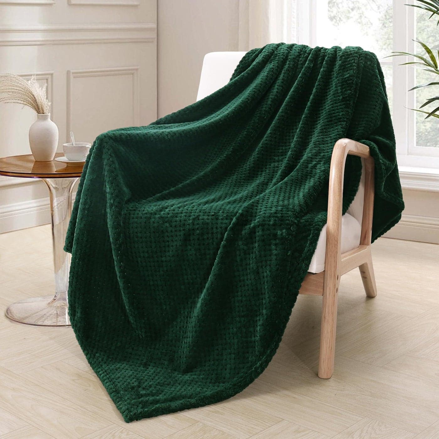 Exclusivo Mezcla Fleece Throw Blanket Extra Large Super Soft and Warm Blankets for Couch Sofa and Bed Waffle Textured Cozy Fuzzy and Lightweight Forest Green 50x70 Inches