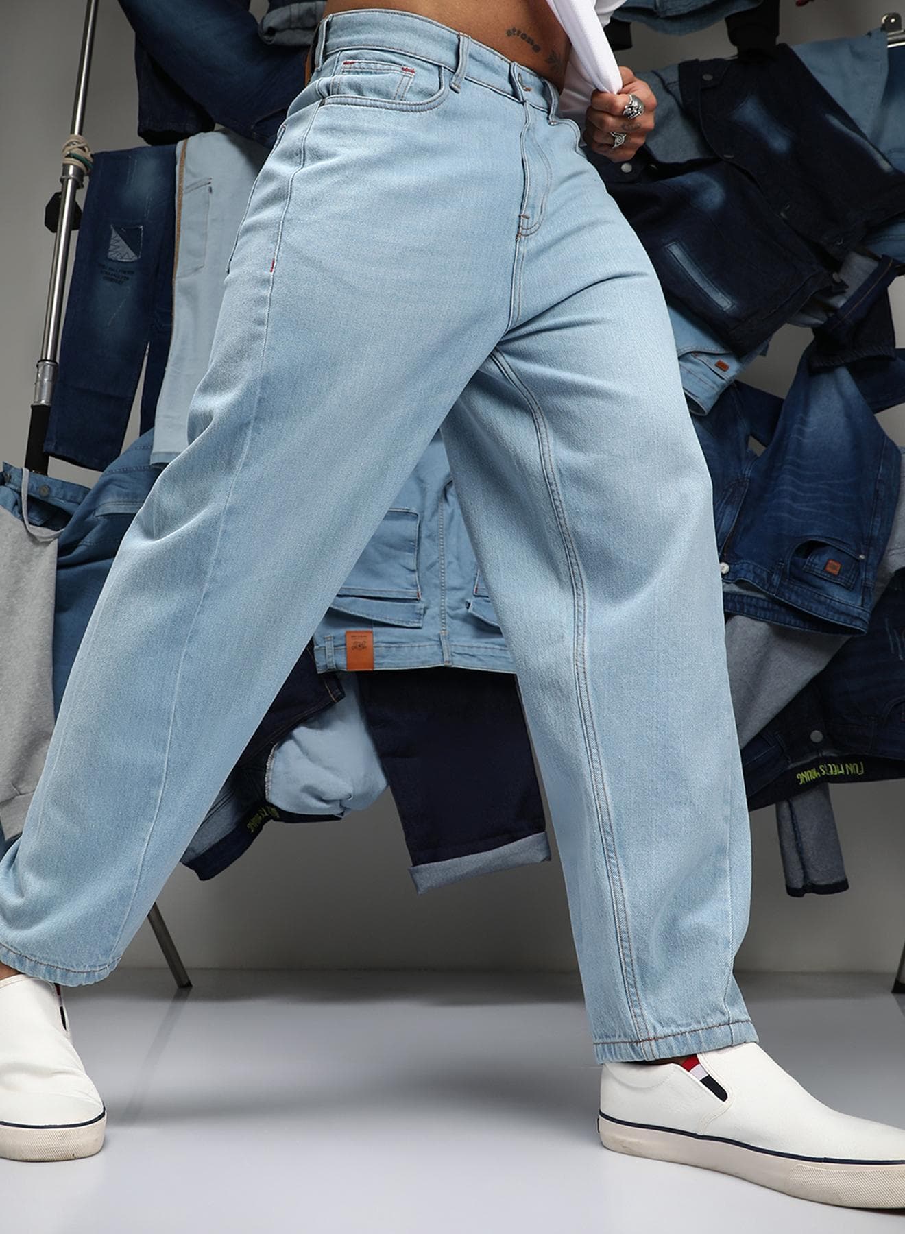 Men's Light Blue Semi-Tapered Relaxed Denim Jeans