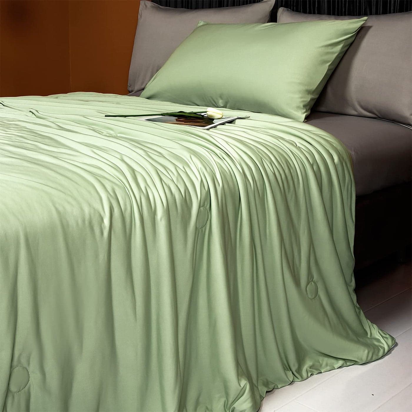 LLanCL Cooling Blankets for Hot Sleepers Cool Like Ice Cream Lightweight Blanket for Summer with Double Side Cold Cooling Comforter Quilt Fabric for Bed King Size 90 x 108 Green Grey