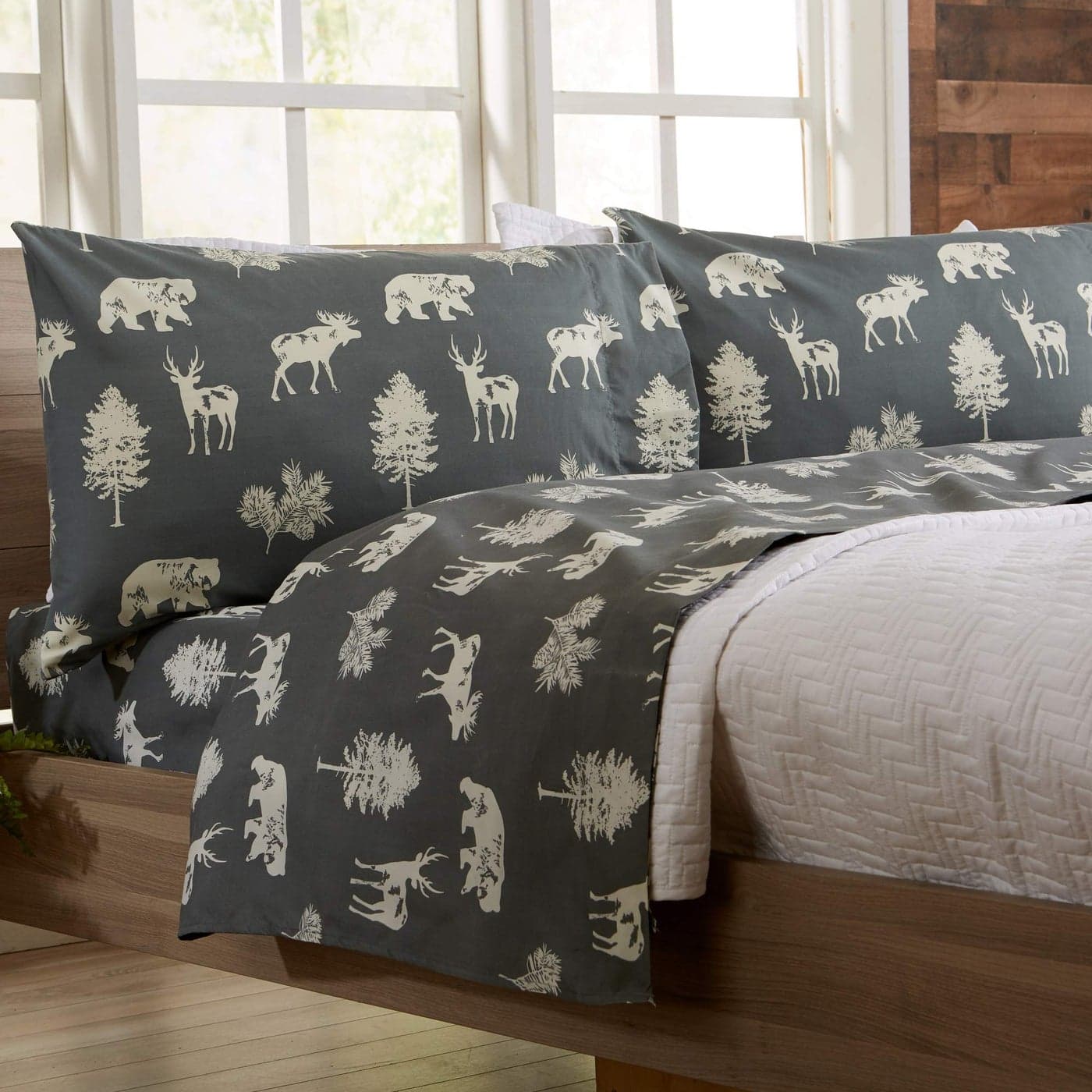 Great Bay Home 4Piece Full Microfiber Sheet Set LodgePrinted UltraSoft Wrinkle FadeResistant Patterns Drawn from Nature AllSeason Bedding Sheets Pillowcases Full Forest Animal Dark Grey