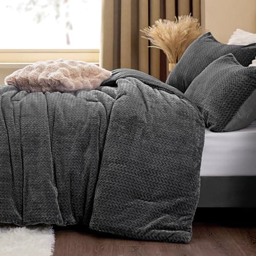 ChiXpace Fluffy Comforter King Set - Furry Grey Leaves Pattern Faux Fur Bed Set, Winter Ultra Soft Fuzzy Comfort Set, Velvet Bedding Set for Bed with 2 Pillow Cases