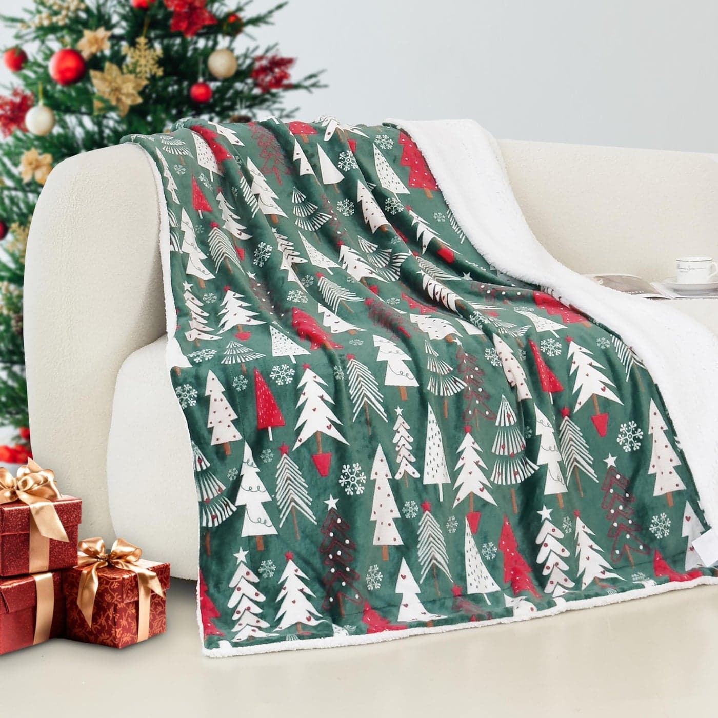 Elegant Comfort Reversible and UltraPlush Flannel FleeceWinter Christmas Sherpa Throw Lightweight Soft and CozyHoliday Decorative Throw Perfect for Lounging 50 x 60 inches Hunter Christmas Tree
