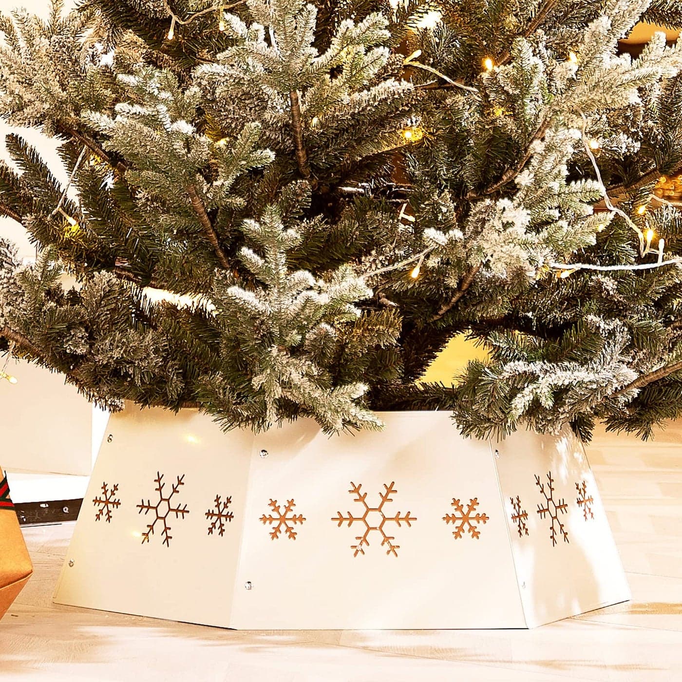 HarcoHome Metal Christmas Tree Collar with 3D Snowflake Authentic Hexagon HeavyDuty Iron Tree Base Cover for Pencil Tree Tree Ring Tree Skirt for Xmas Decor Cream with Gold Flakes