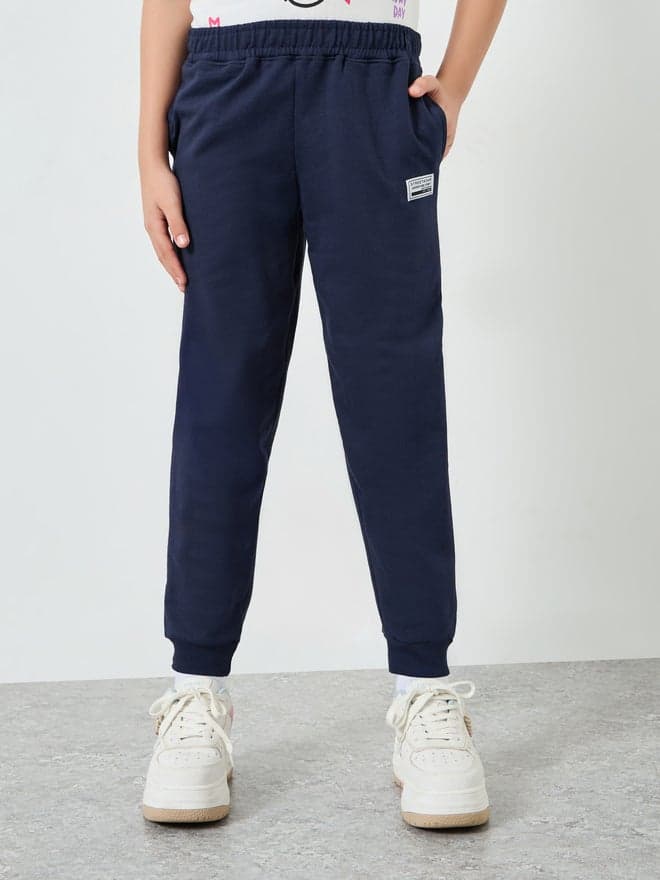 Teen Girls Solid Joggers with Badge