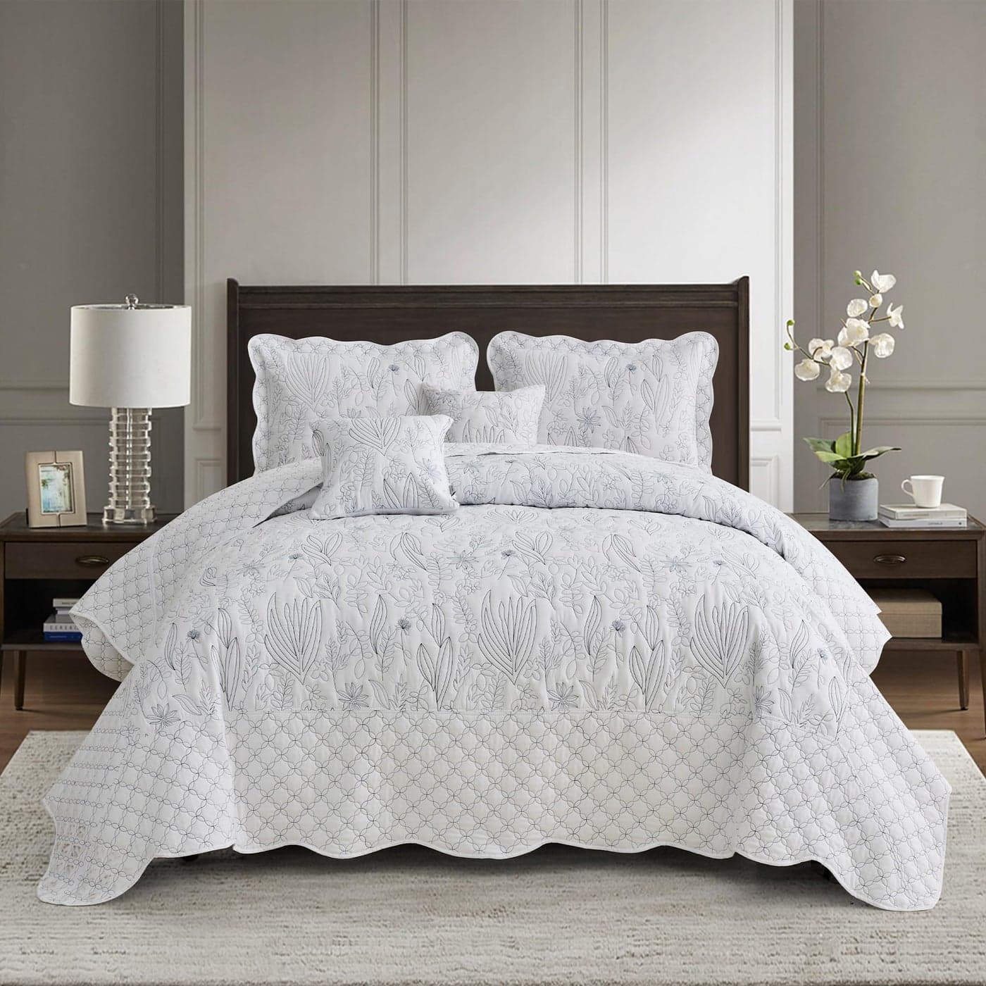 CHIXIN Botanical Oversized Bedspread King Size Leaves Pattern Stitching Quilt Set Elegant Fresh Style Bedding Coverlets Reversible Lightweight 5 Piece White