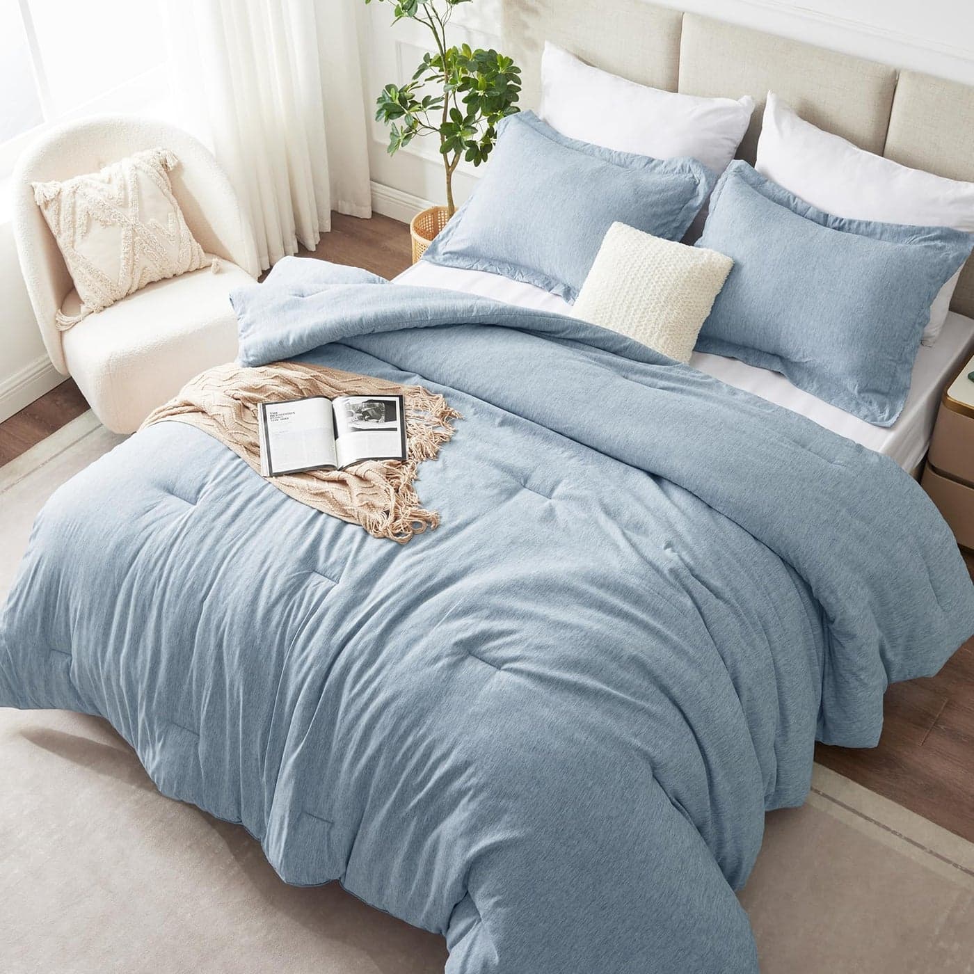 CozyLux King Size Comforter Set 3 Pieces Blue Soft Luxury Cationic Dyeing Bedding Comforter for All Season Breathable Lightweight Fluffy Bed Set with 1 Comforter and 2 Pillow Shams
