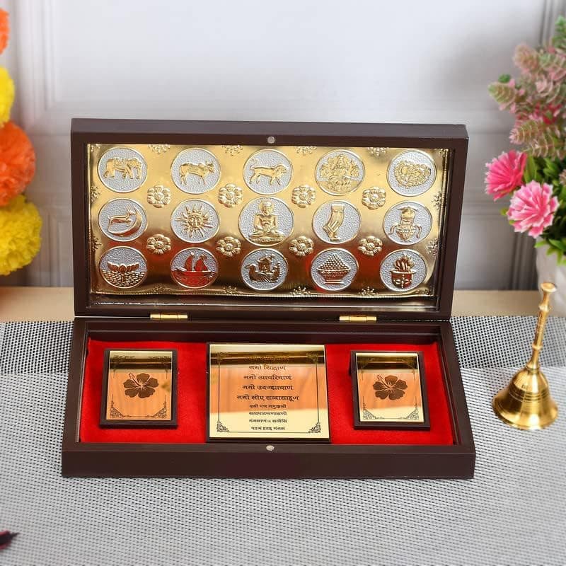 JAIPUR ACE Jai Jinendra Mahavir Swami Ji Jain Gold Plated Charan Paduka Yantra for Health, Wealth, Prosperity & Success with Box for House Warming & Gift