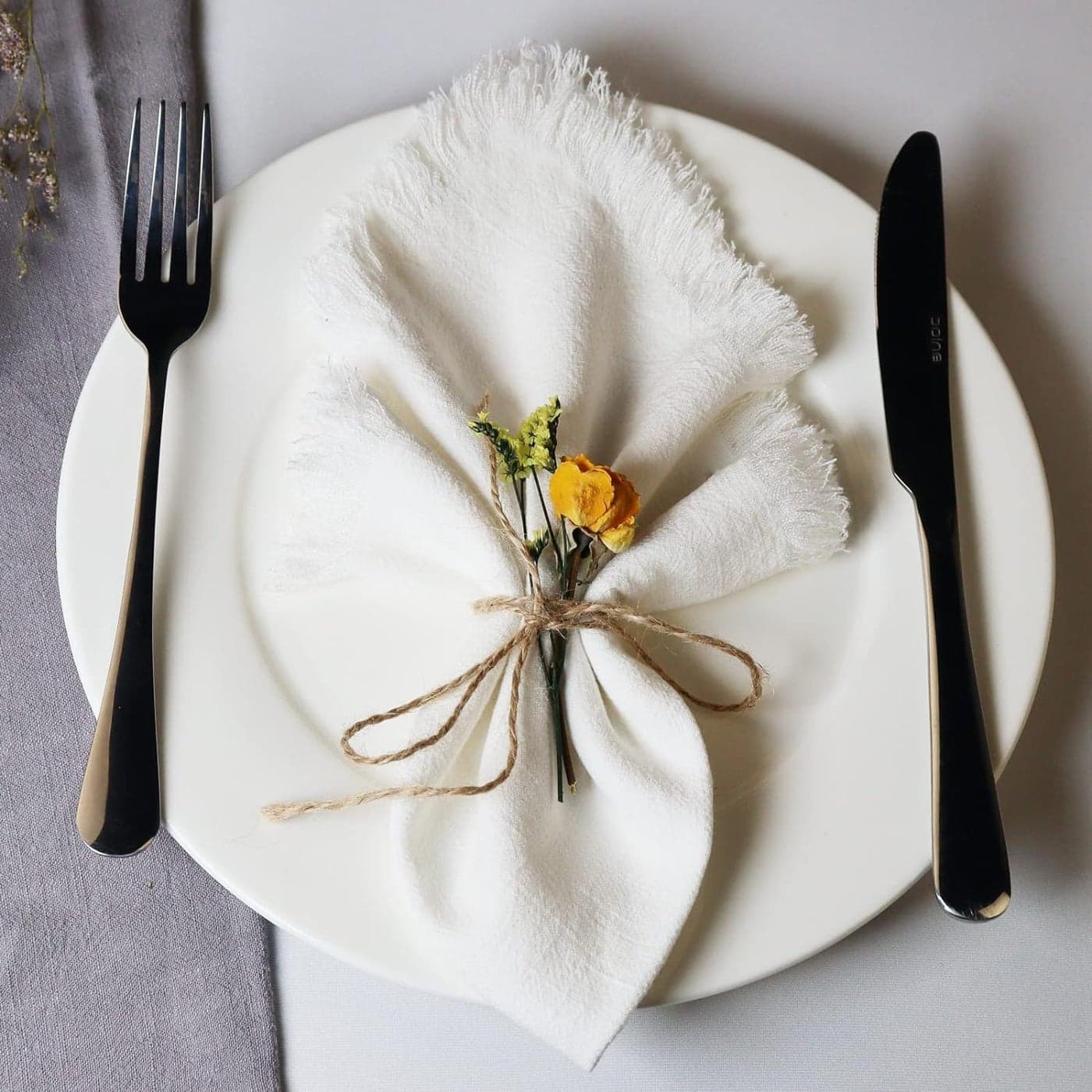 Handmade Cloth Napkins with Fringe, 18 x 18 Inches Cotton Linen Napkins Set of 4, Versatile Handmade Square Rustic Fringe Napkins, for Dinner, Wedding and Parties, White