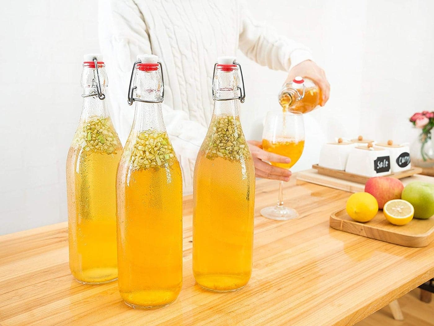 Brezzycloud Swing Top Bottles 1000ml-2 Pack Round Clear Glass Grolsch Flip Top Bottle With Stopper, for Beverages, Smoothies, Kefir, Beer, Soda, Juicing, Kombucha, Water, Milk and Vinegar