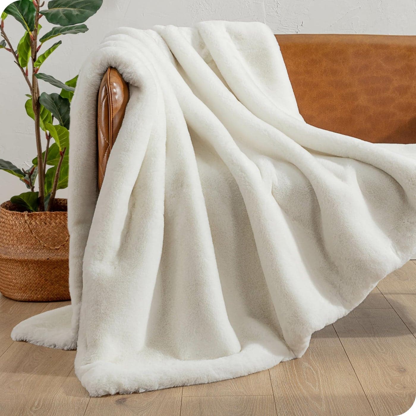 Bare Home Faux Fur Blanket UltraSoft Luxurious Cozy Warm Blanket for Couch Sofa Chair Bed Fuzzy Fluffy Super Soft Decorative Bed Blanket 80x60 inches Oversized White