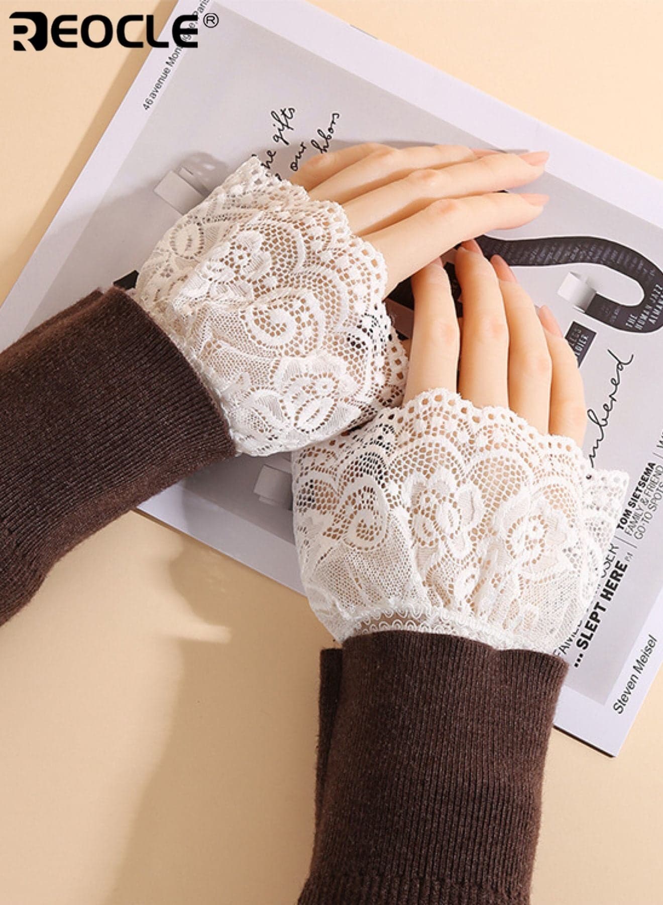 Women's Wrist Cuffs Romantic Floral Lace Fingerless Cuffs Intricate Pattern & Scalloped Edge Design for Feminine Outfit Layering