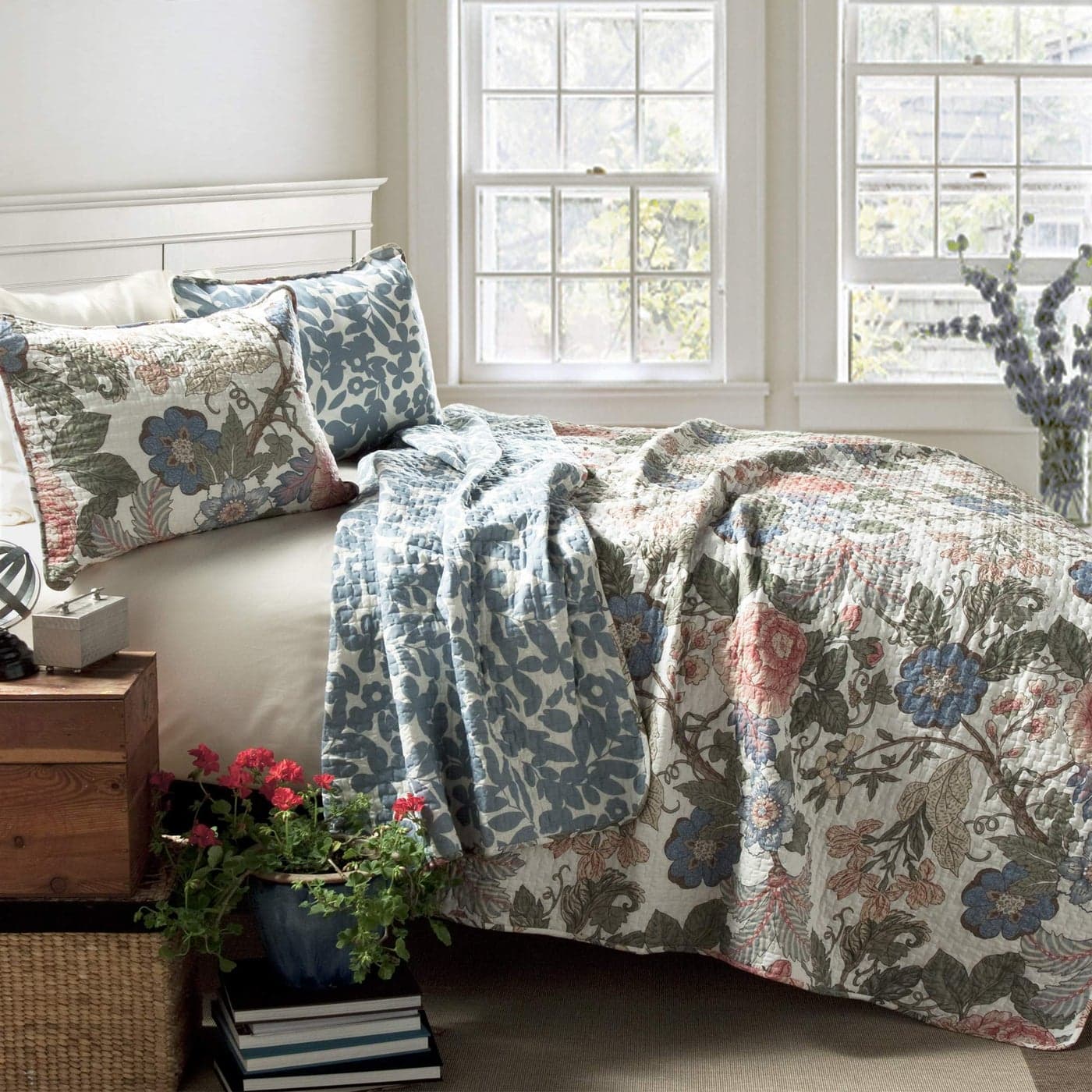Lush Decor Sydney Reversible Cotton Quilt Set Charming Colorful Floral Leaf Design 3 Piece Quilted Botanical Bedding Set With Shams King Green Blue
