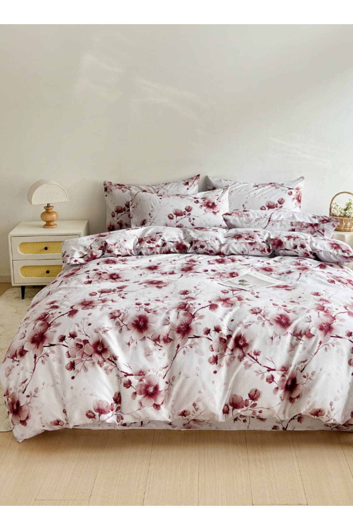 Queen size 6pcs Includes: 1 Duvet cover - (200*230cm); 1 Flat sheet - (230*250cm); 4 Pillow covers - (50*75cm). duvet cover set featuring a Sakura Dusty Pink print on a white background.