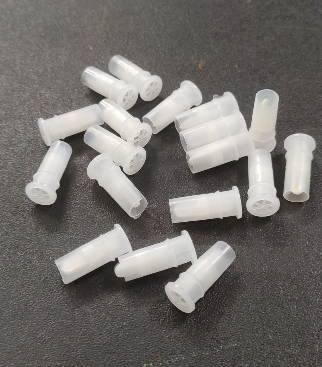 NEOBABY 24 Pieces 15 mm Reed Shoes Whistle | Squeaky Shoes Squeakers | Pet Toy Balls Replacement | Toy Repair Noise Maker Insert Replace, White