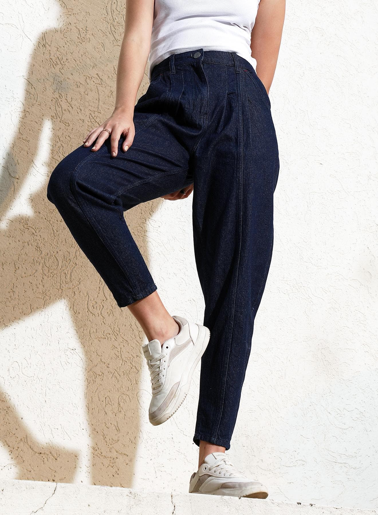 Women's Navy Blue Dark-Wash Tapered Denim Jeans For Casual Wear | High-Waist | Regular Fit | Button Closure | Denim Jeans Crafted With Comfort Fit For Everyday Wear
