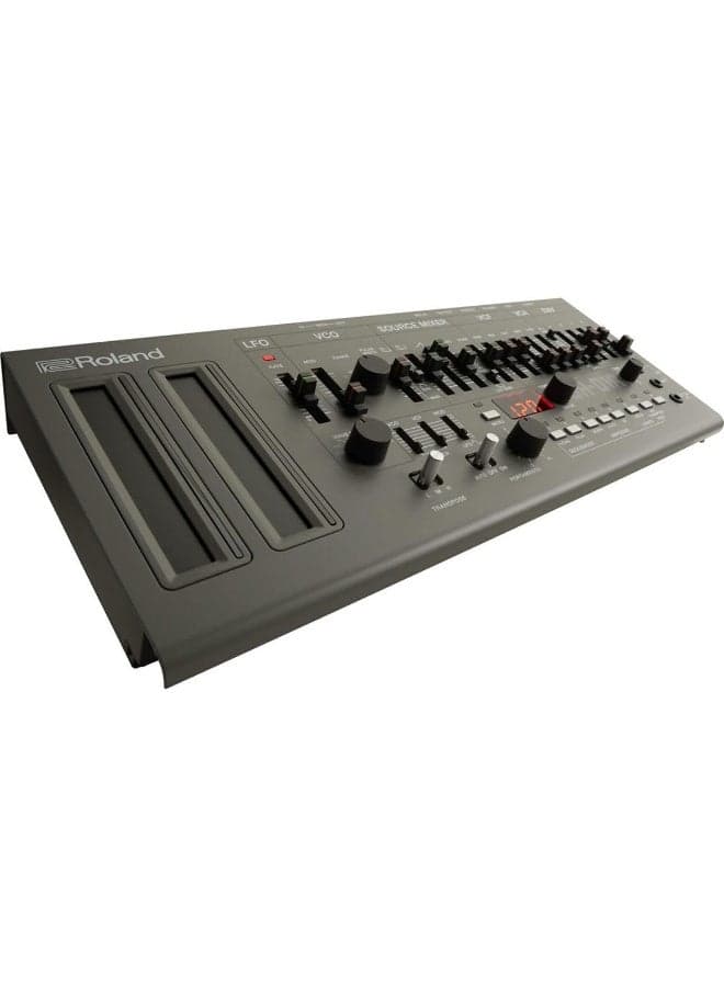 Roland SH-01A Synthesizer with Analog Circuit Behavior