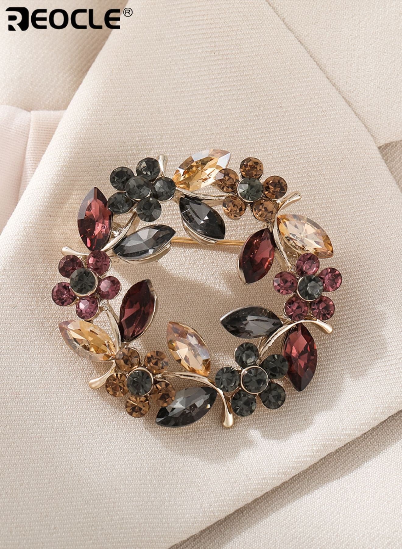 Women's Brooch Vibrant Leaf-Wreath Pin Multi-Faceted Crystal & Open-Frame Design for Statement-Making Outfit Styling