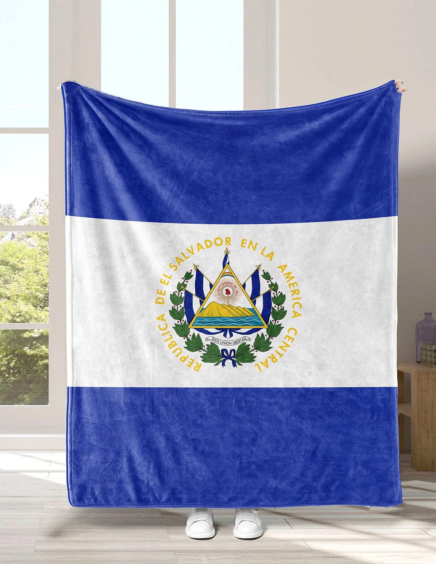 Carwayii El Salvador Blanket Soft Blue Flannel Patriotic Throw Blanket El Salvador Gift for Women Men Fuzzy Lap Couch Throws Indoor Outdoor Travel Durable Birthday Gifts Bedroom Room Decor 40x50 inch