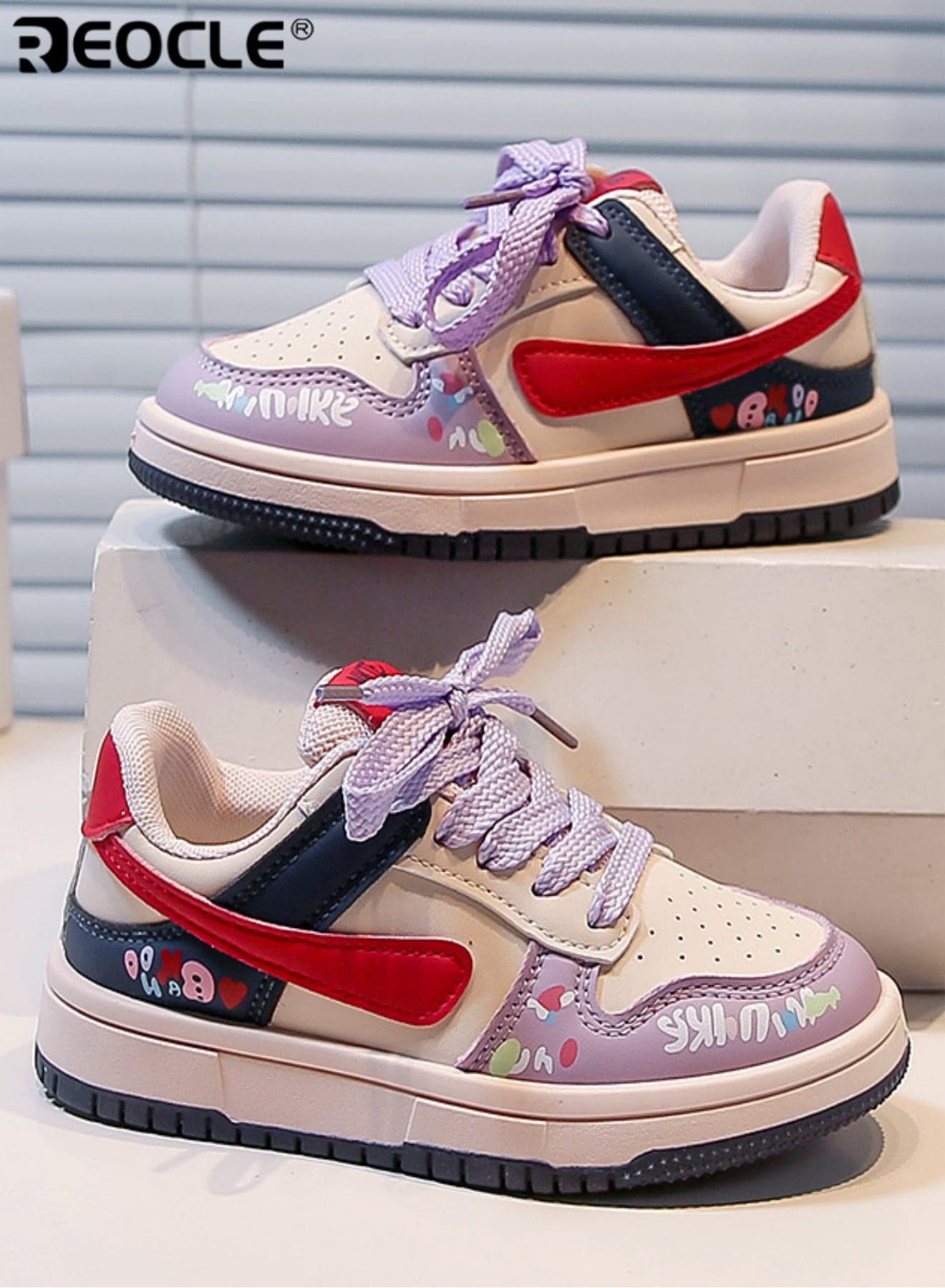 Kids' Lace-Up Sneakers Stylish Low-Top Athletic Shoes with Stripe Print Ideal for Daily Play & Outings