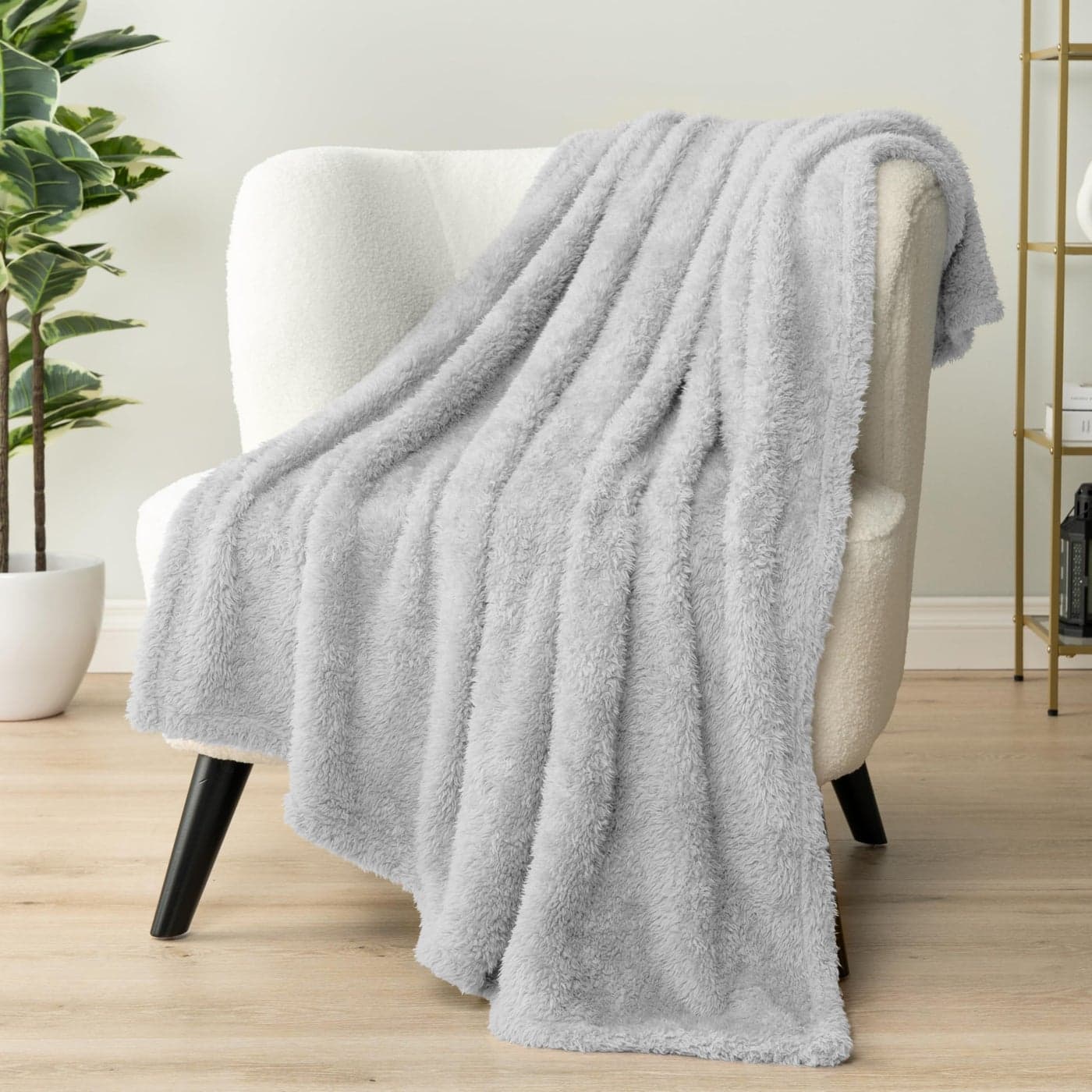 PAVILIA Sherpa Throw Blanket for Couch Sofa Light Grey Fluffy Warm Plush Blanket for Bed Cozy Super Soft Lightweight Throw Fuzzy Decorative Blanket All Season Home 50x60