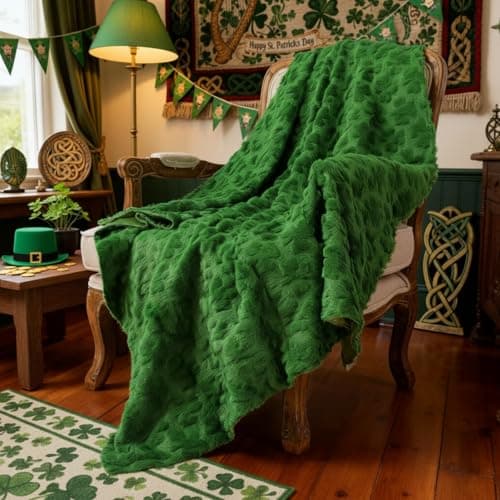 Hahafelt St. Patrick's Day Throw Blanket 50 x 60 Inch Irish Green Shamrock Blanket Velvet Faux Rabbit Fur Soft Lightweight for Home Living Room Couch Sof Bedding St. Patrick's Day Decor