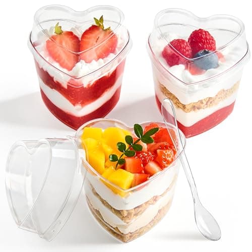Qeirudu 100 Pack 5 oz Heart Shaped Dessert Cups with Lids and Spoons, Mini Plastic Parfait Cups Mother's Day Shooter Cups for Appetizer Mousse Pudding