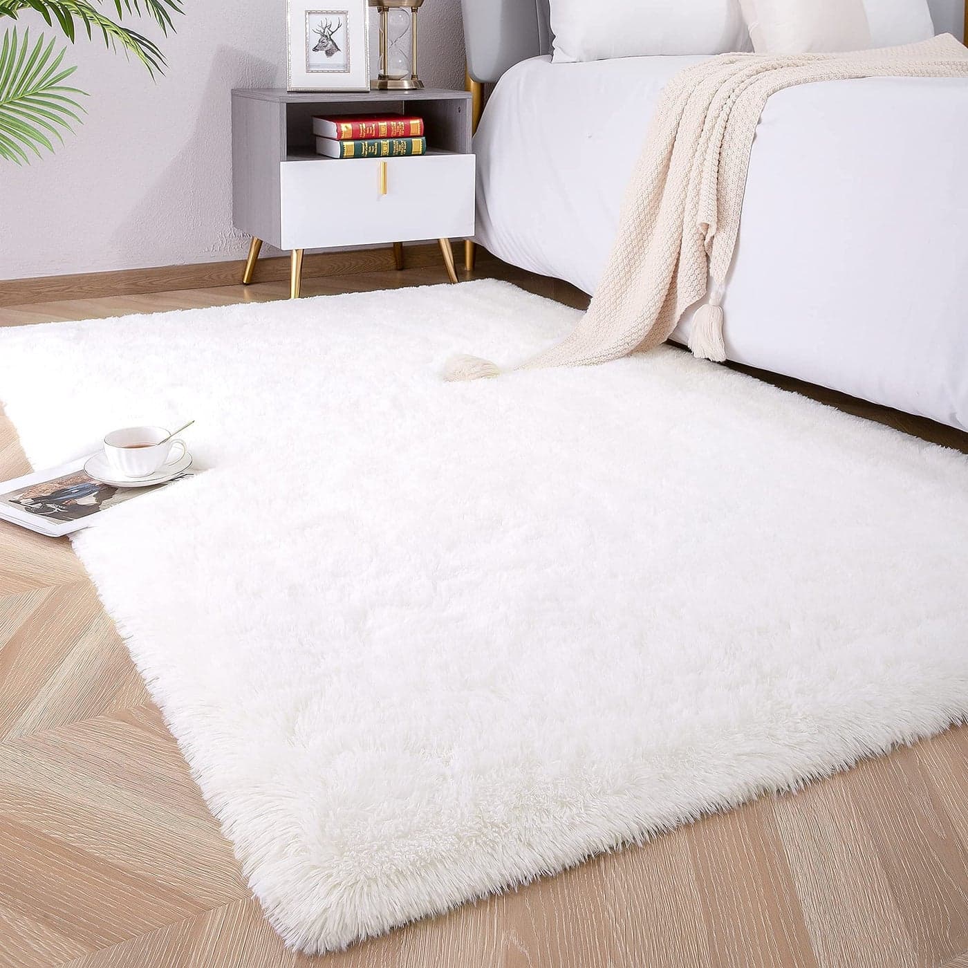 Foxmas Soft Fluffy Area Rugs for Bedroom Kids Room Plush Shaggy Nursery Rug Furry Throw Carpets for Boys Girls College Dorm Fuzzy Rugs Living Room Home Decorate Rug 4ft x 6ft Cream