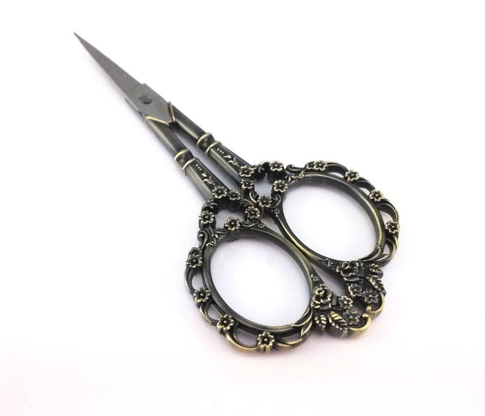 Yueton Vintage Europea Style Plum Blossom Needlework Embroidery Scissors Bronze