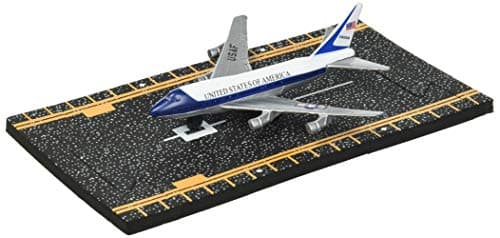 Hot Wings Planes Air Force One with Connectible Runway Die Cast Plane in Aviation Museums Nation, widewhite/Blue/red