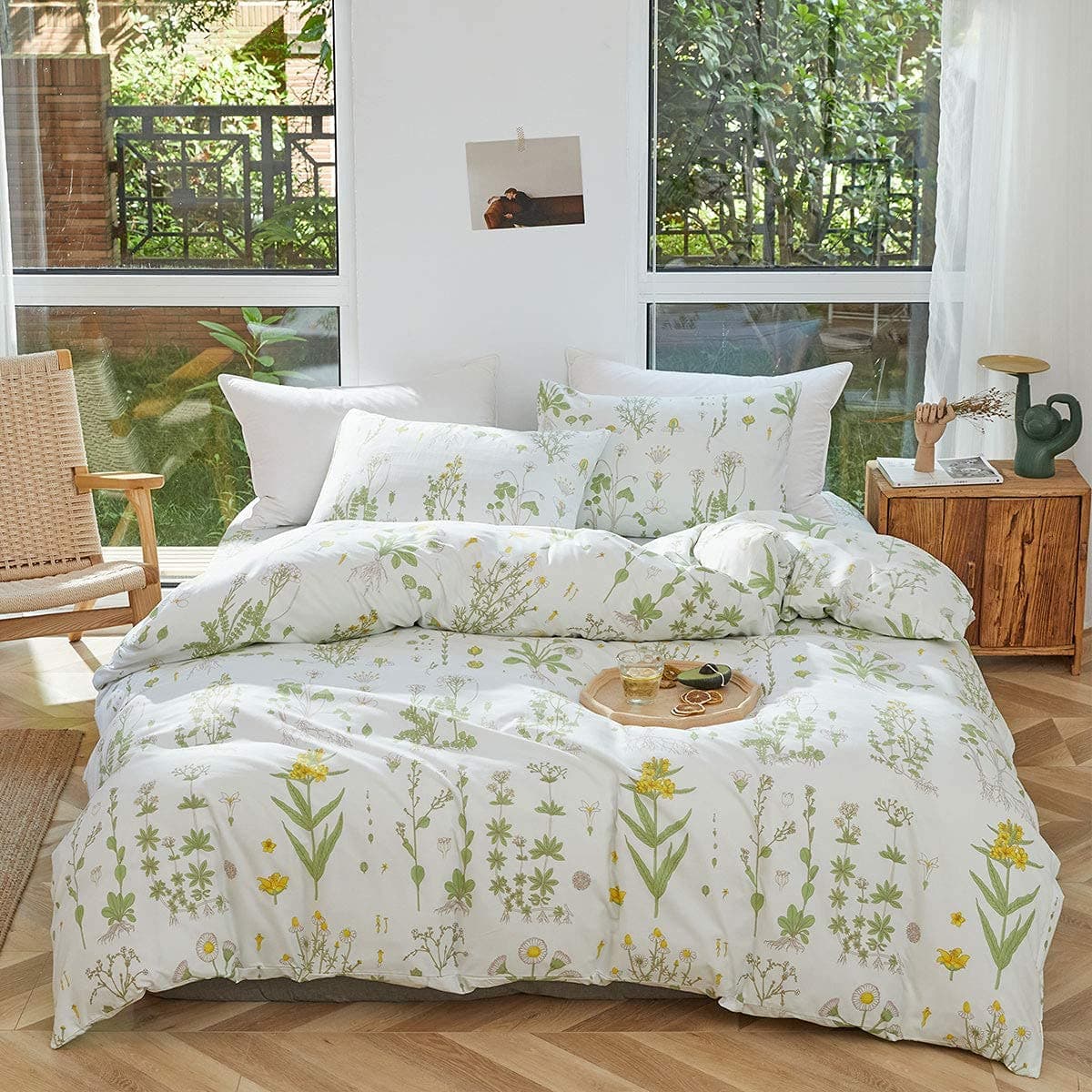 Joyreap 3pcs Botanical Comforter Set Twin Flowers n Leaves Print on Green Tint Smooth Soft Microfiber Bedding Comforter Set for All Season 1 Comforter n 2 Pillow Shams 68x88 inches