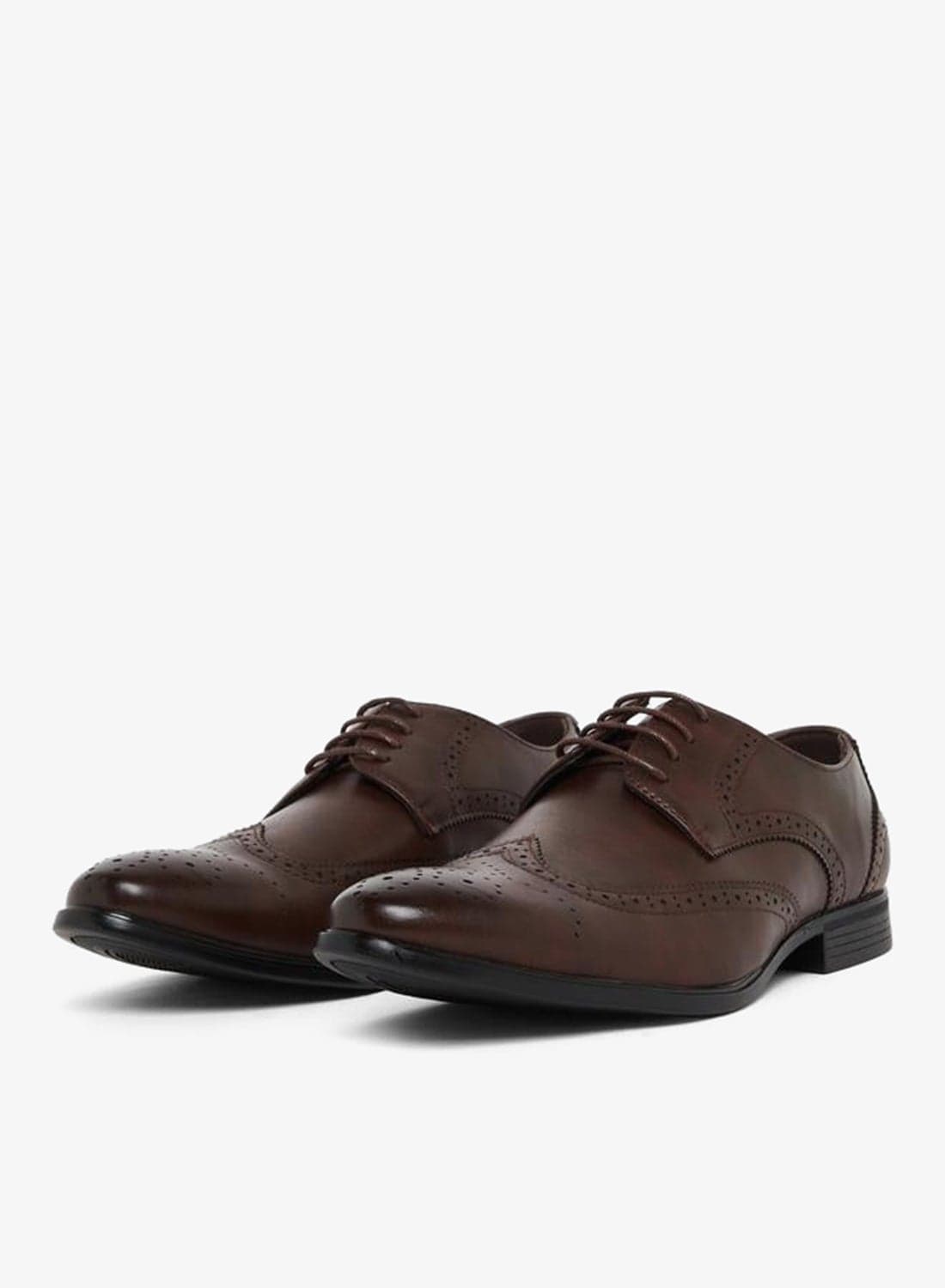 Men Brown Leather Wingtip Oxford Shoes