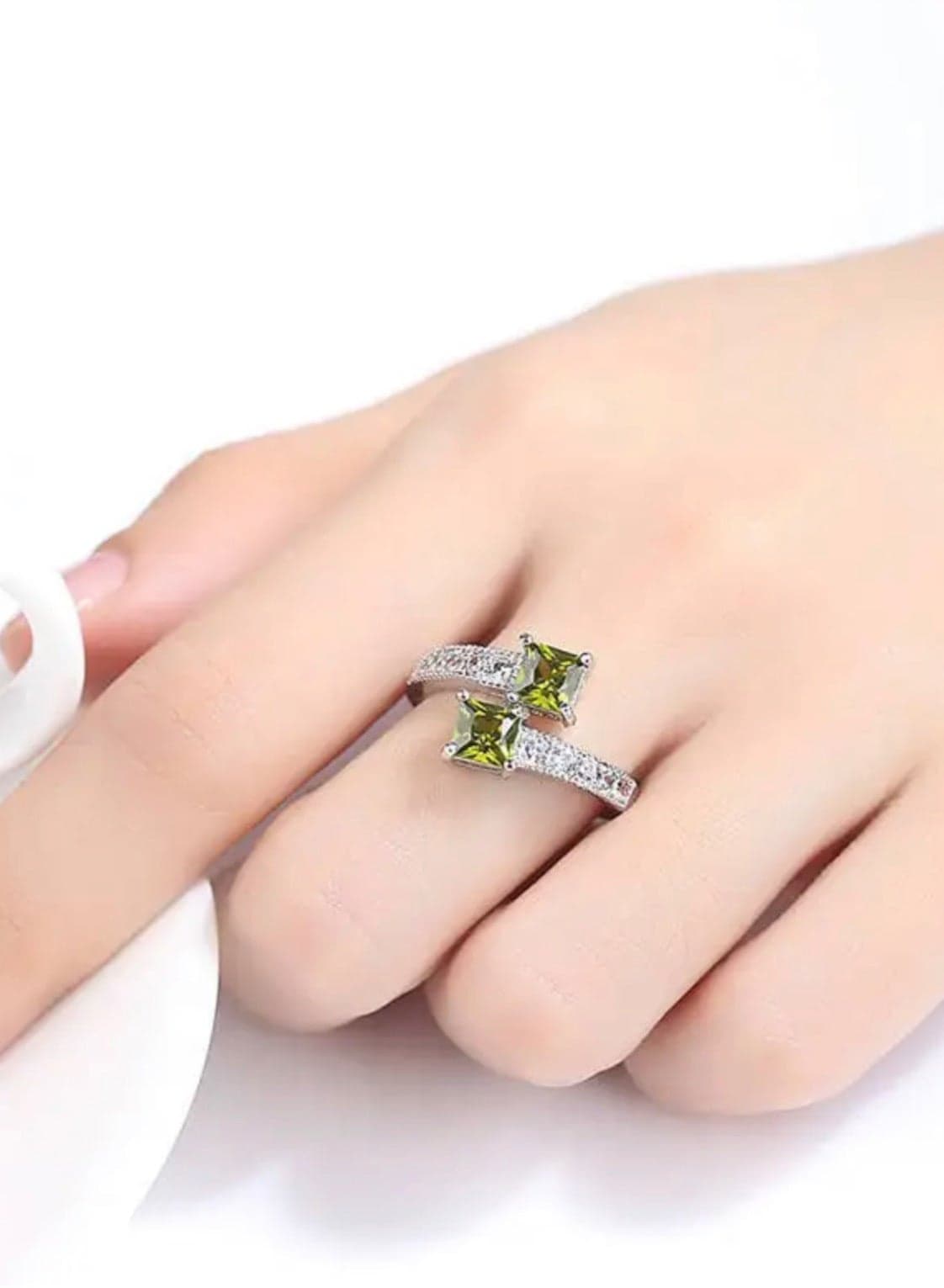 Luxury Elegant Women's Silver Plated Ring Cubic Zirconia Size 7