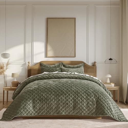 EVERGRACE Luxury Velvet Quilt Set King Size Diamond Quilted Lightweight Velvet Comforter for All Season Ultra Soft Oversized Bedspread Coverlet Bedding Set with 2 Pillow Shams Olive Green