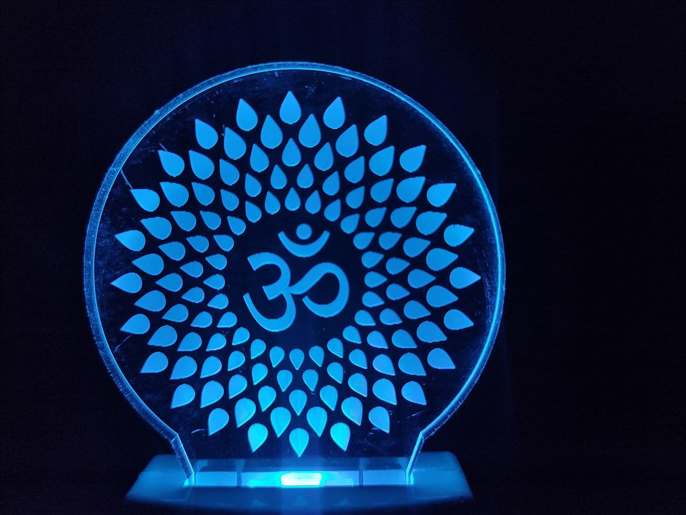 Talgo OM Acrylic 3D Optical Illusion Night Lamp, RGB 7 Colors Auto Colour Changing LED Plug and Play Night Light, Office Day Light, for Home and Office Use, Best for Gift, Multicolour