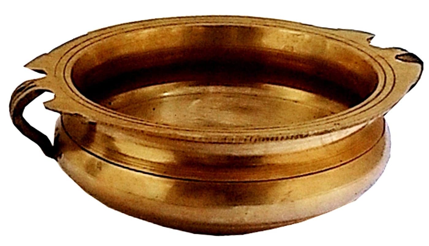 Purpledip Brass Urli (Uruli, Varpu): Vintage Design Small Water Bowl for Candles or Flowers, Gold, 6 Inches (11759)