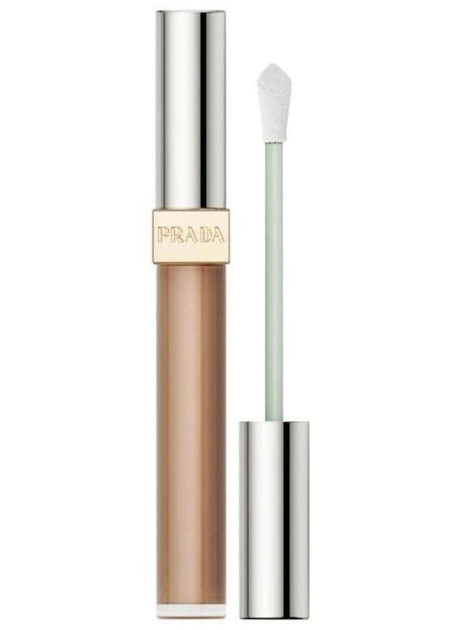 Prada Micro-Correcting Blurring Concealer with Peptides MN6 8ml – Longwear Hydrating Concealer for Smooth, Flawless Coverage