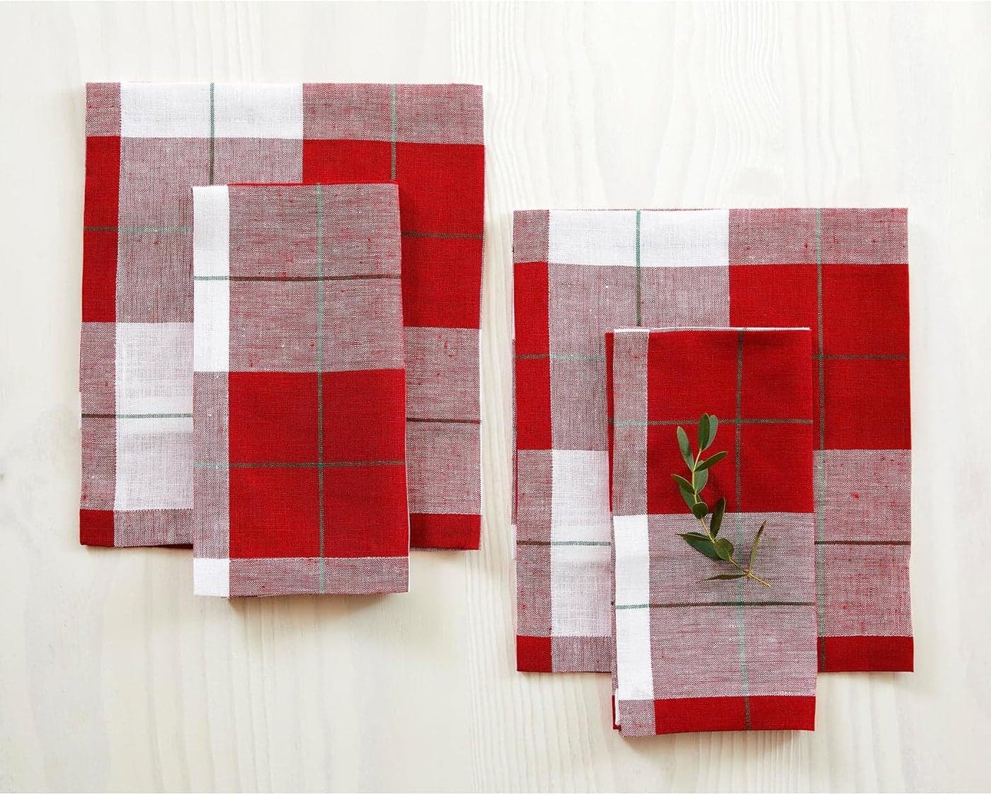 Solino Home Plaid Napkins Set of 4100 Pure Linen Very Merry Plaid Dinner Napkins Cloth 22 x 22 Inch for Christmas Handcrafted and Machine Washable