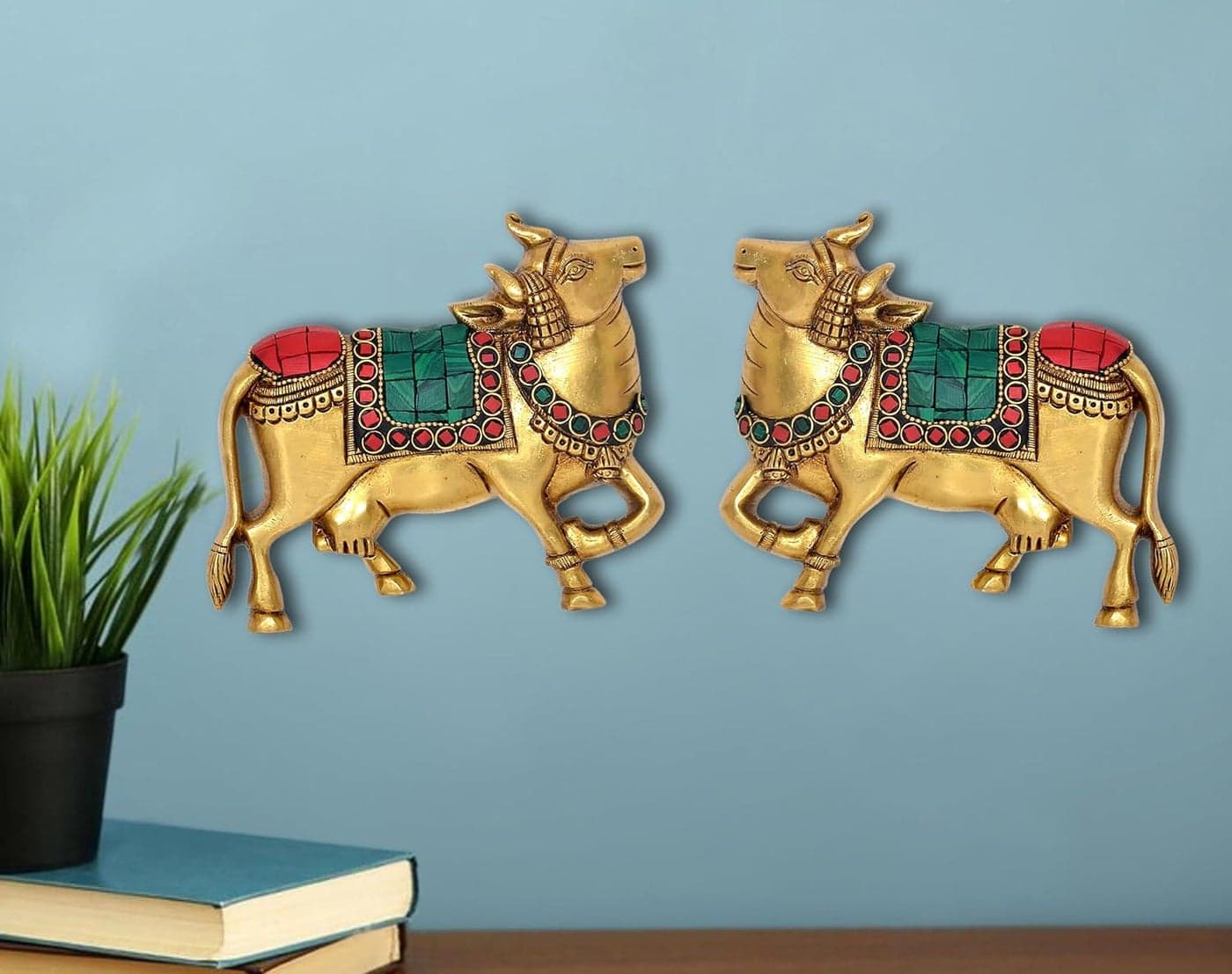 Dattatreya Brass Kamdhenu Cow Pair Wall Hanging Vastu Gau MATA Statues for Home Decor and Ofice Wall Decor Vastu Pooja Figurine Height 4 inch Multicolor
