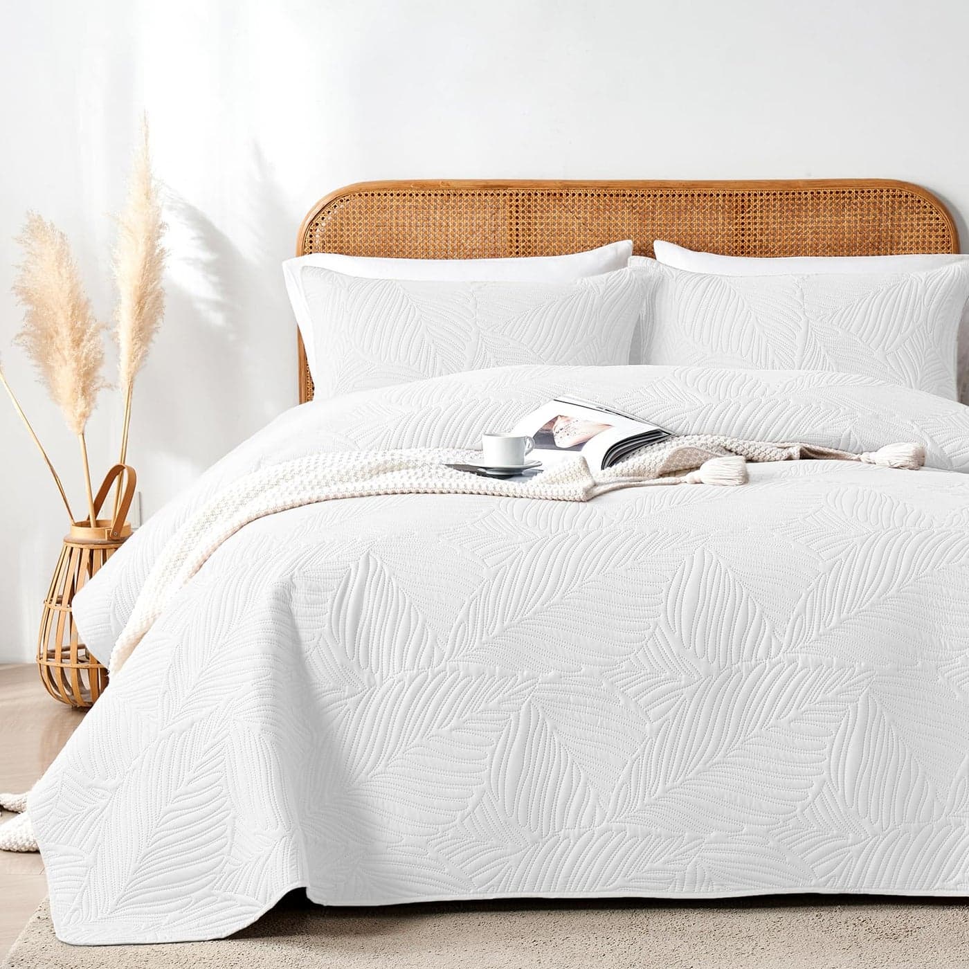 OARAGE Twin Quilt Bedding Set Soft Lightweight White Bedspread with Leaf Pattern Ultrasonic Microfiber Bed Coverlet for All Season 1 Quilt1 Sham