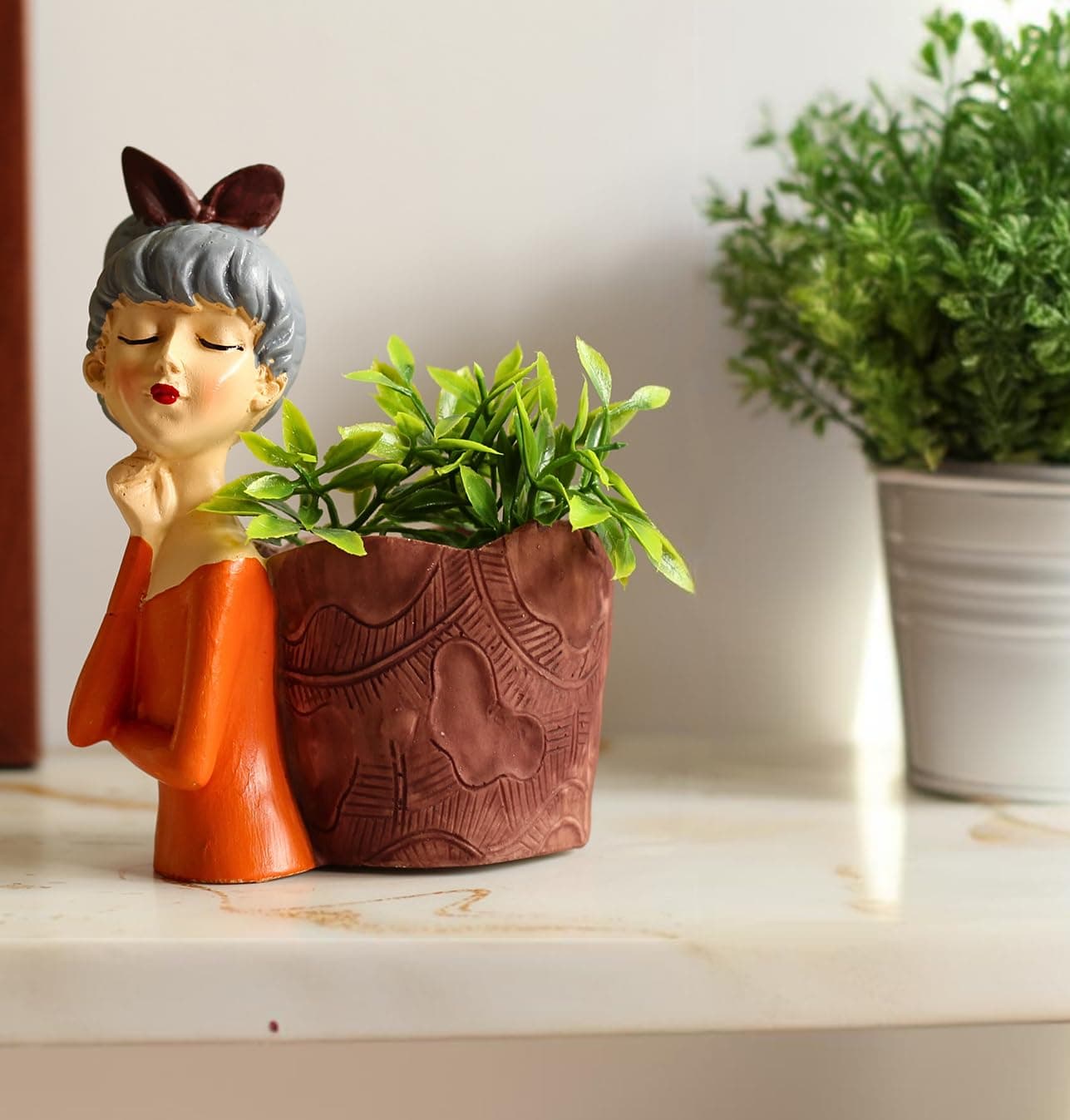 Kawai Homes Showpiece for Home Decor Cute Table Resin Miniature Decorative Stylish Figurines Items for Living Room Kitchen Kids Bedroom Study Room Decoration Accessories Basket Girl