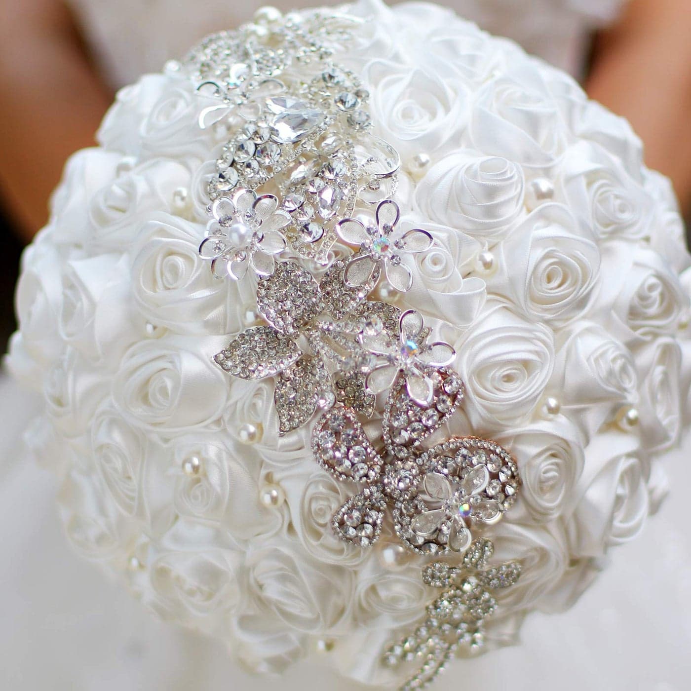 IFFO Bride Holding Flowers Romantic Wedding Colorful Rose Bride s BouquetPurple Pink Bridal Bouquets White